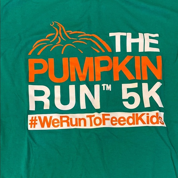 Gildan The Pumpkin Run 5K Short Sleeve T-Shirt "WeRunToFeedKids" Medium Green - Picture 2 of 7
